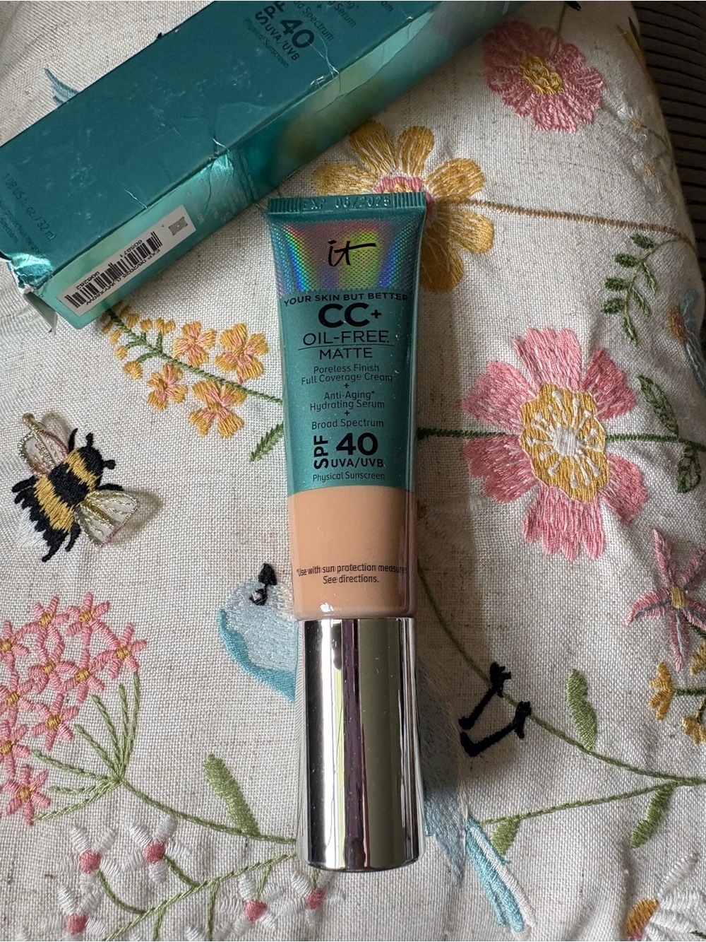 IT Cosmetics CC+ Oil-Free Matte Full Coverage Cream - Neutral Medium READ